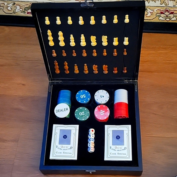 Eekiiqi 4 in 1 chess set Wooden Box Poker Chips Dice 9.5"x9.5"x3" New - Picture 1 of 7